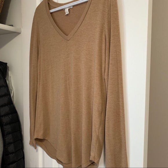 3 for $15 Forever 21 Tan V-Neck Long Sleeve - Picture 3 of 7
